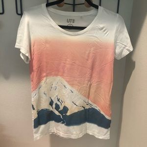 Mountain design Uniqlo T-shirt